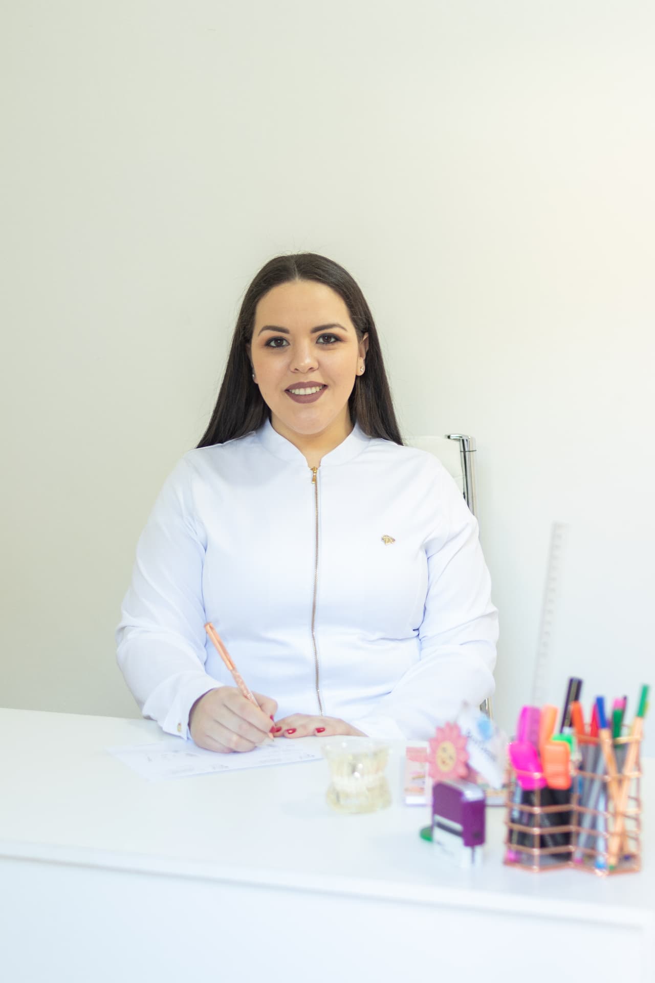Dra. Lorena Bordón en su consultorio de BorDent Odontología